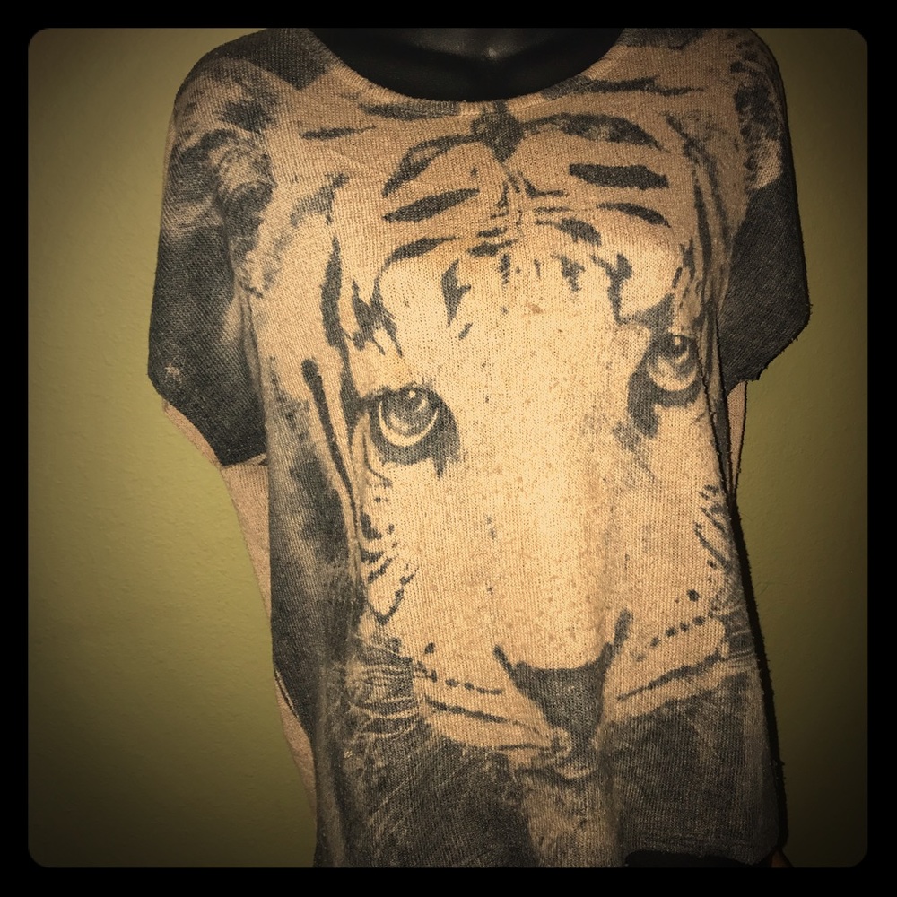 Knit lioness top